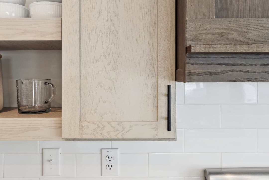 Driftwood kitchen home features