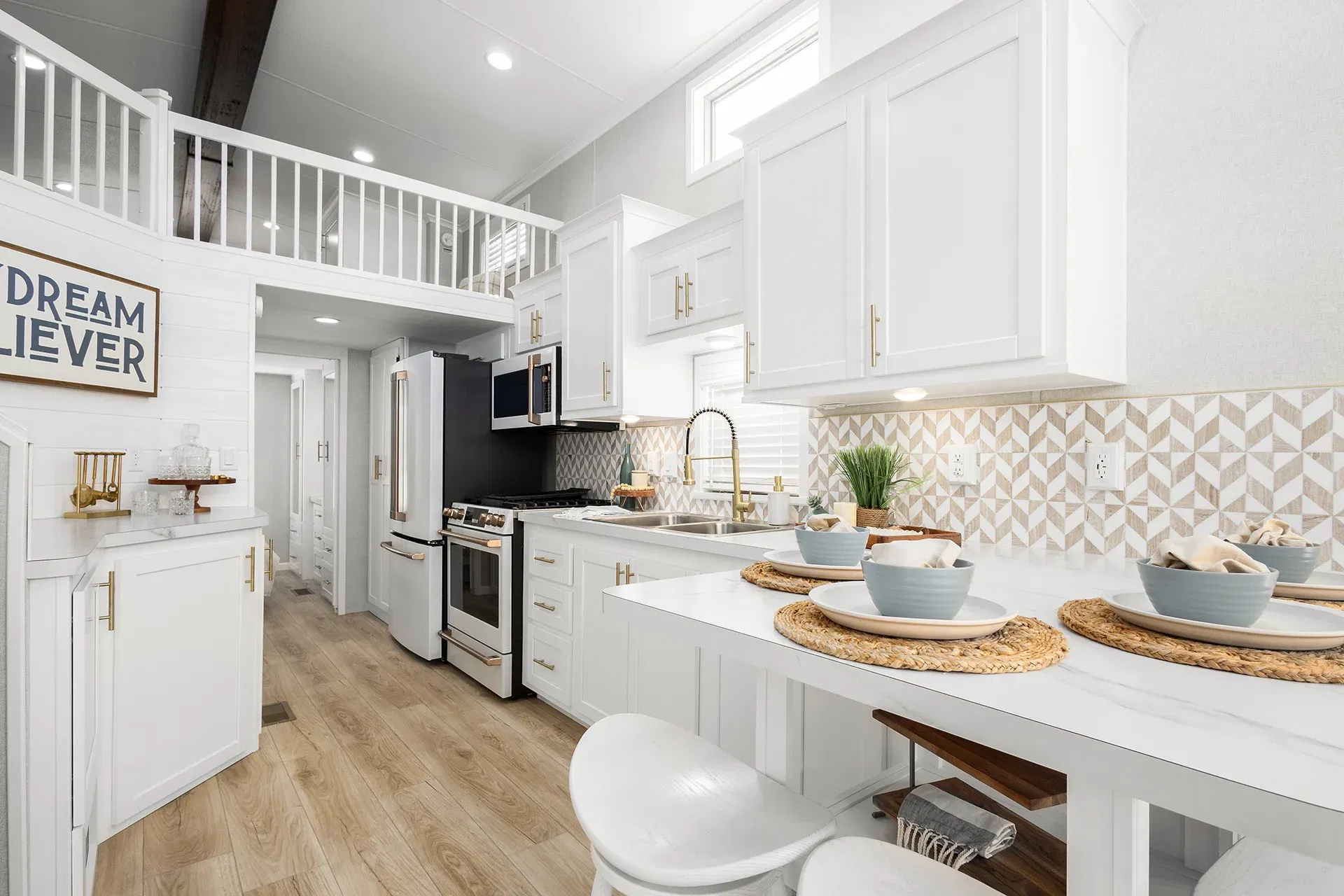 Island kitchen home features