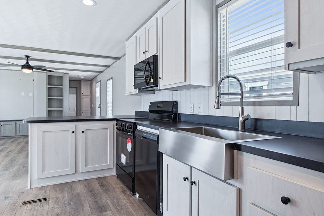 Anniversary 16682a kitchen home features