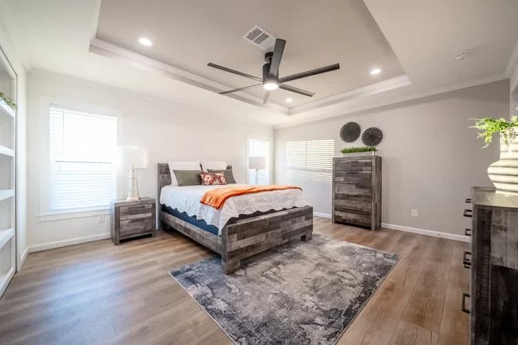 Wilson bend bedroom home features