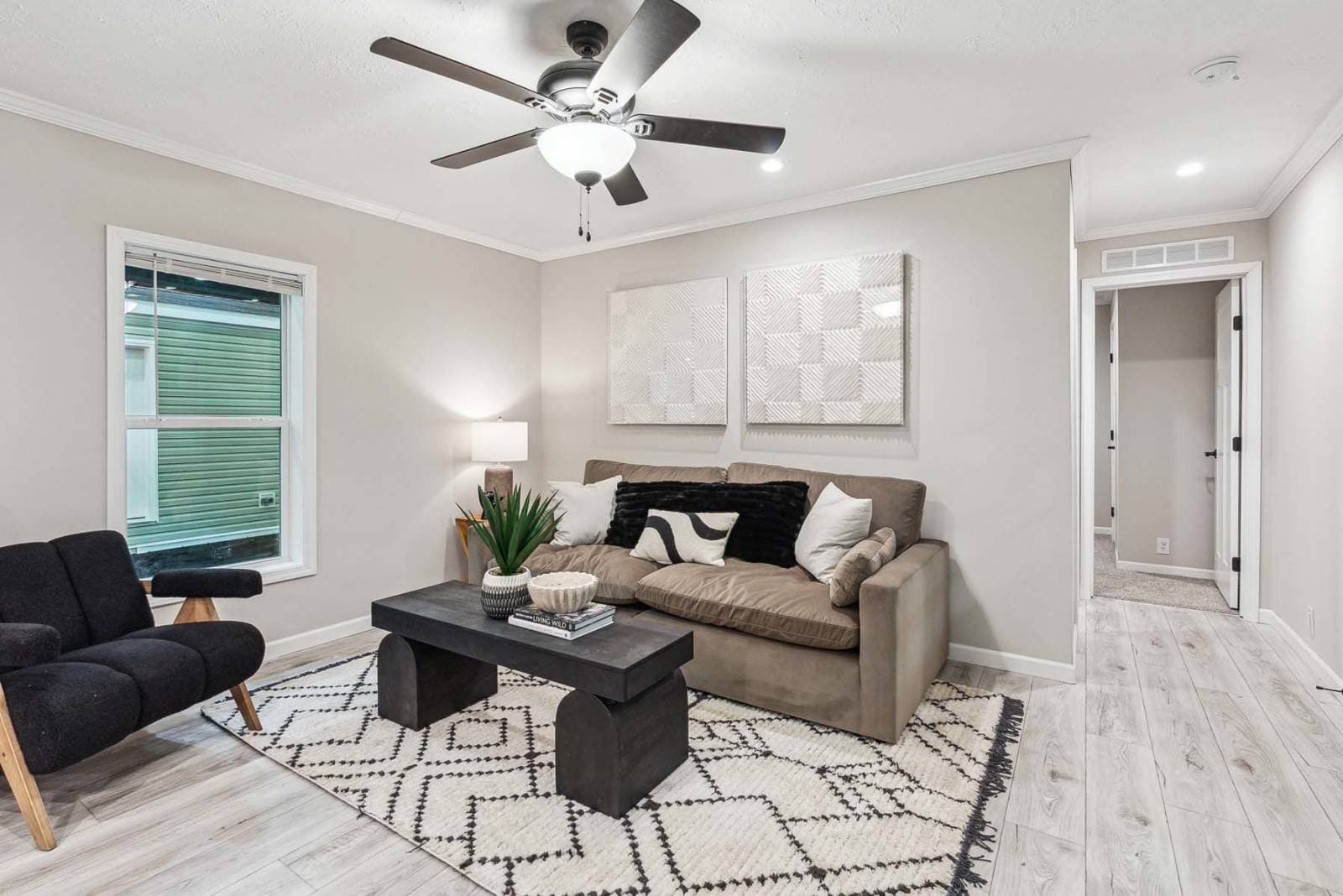 Bay springs c804 interior home features