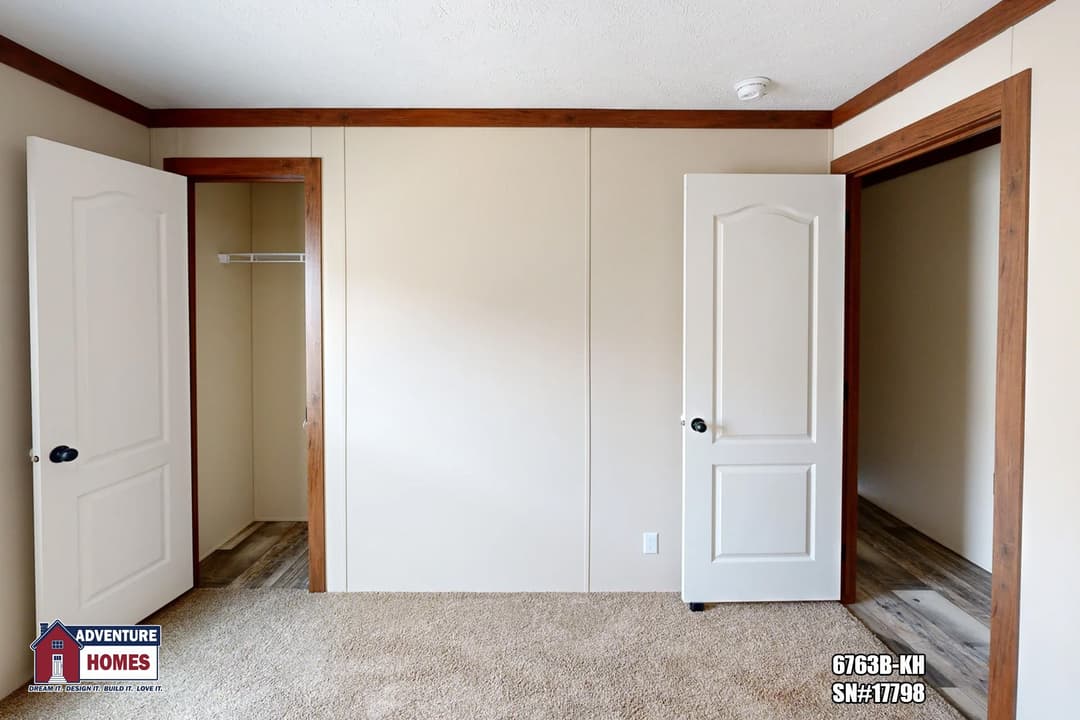 6763b-kh bedroom home features