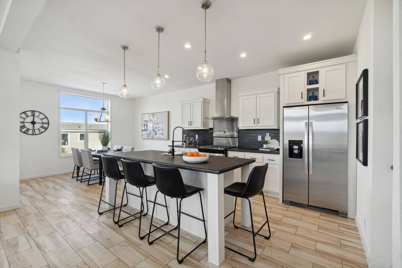 Nova-l kitchen home features