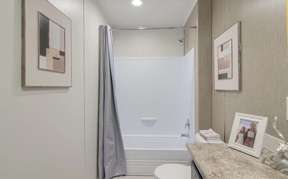 Bandera 3356 bathroom home features