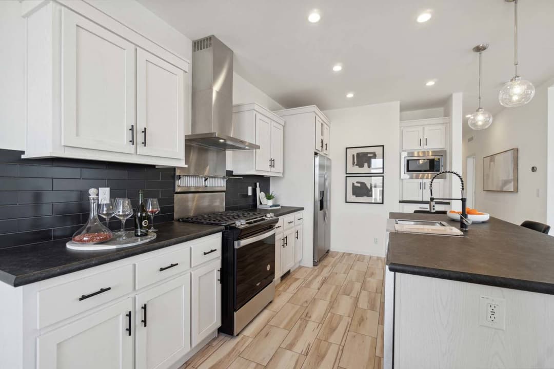 Nova-e kitchen home features