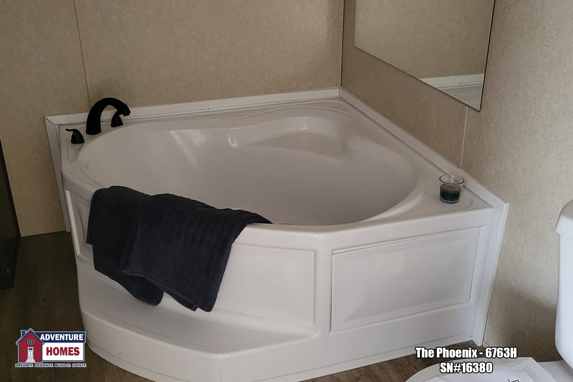 Phoenix | 6763h bathroom home features