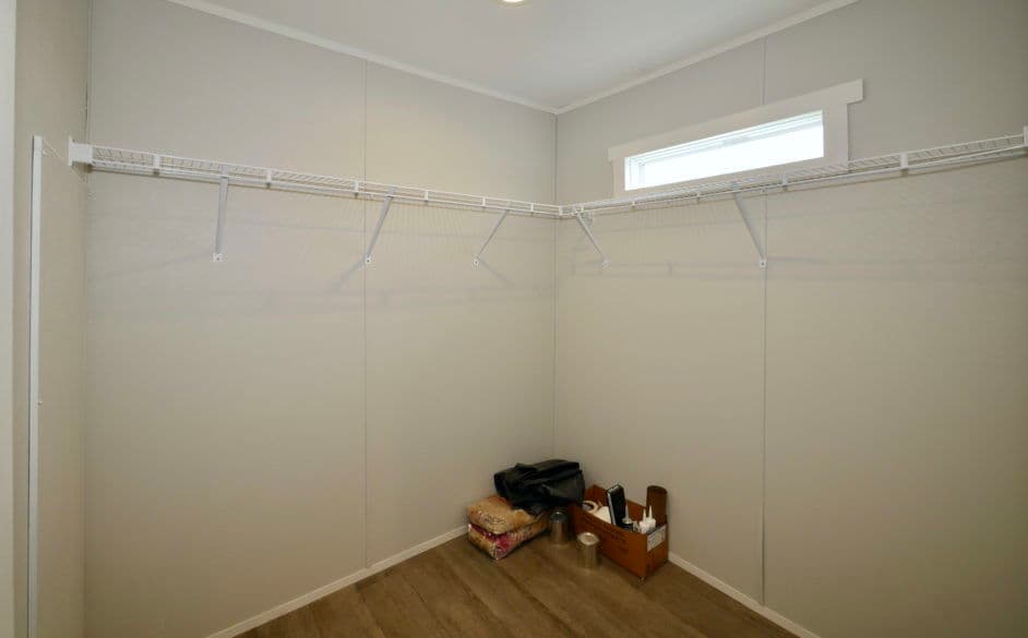 High plains 3387 bedroom home features