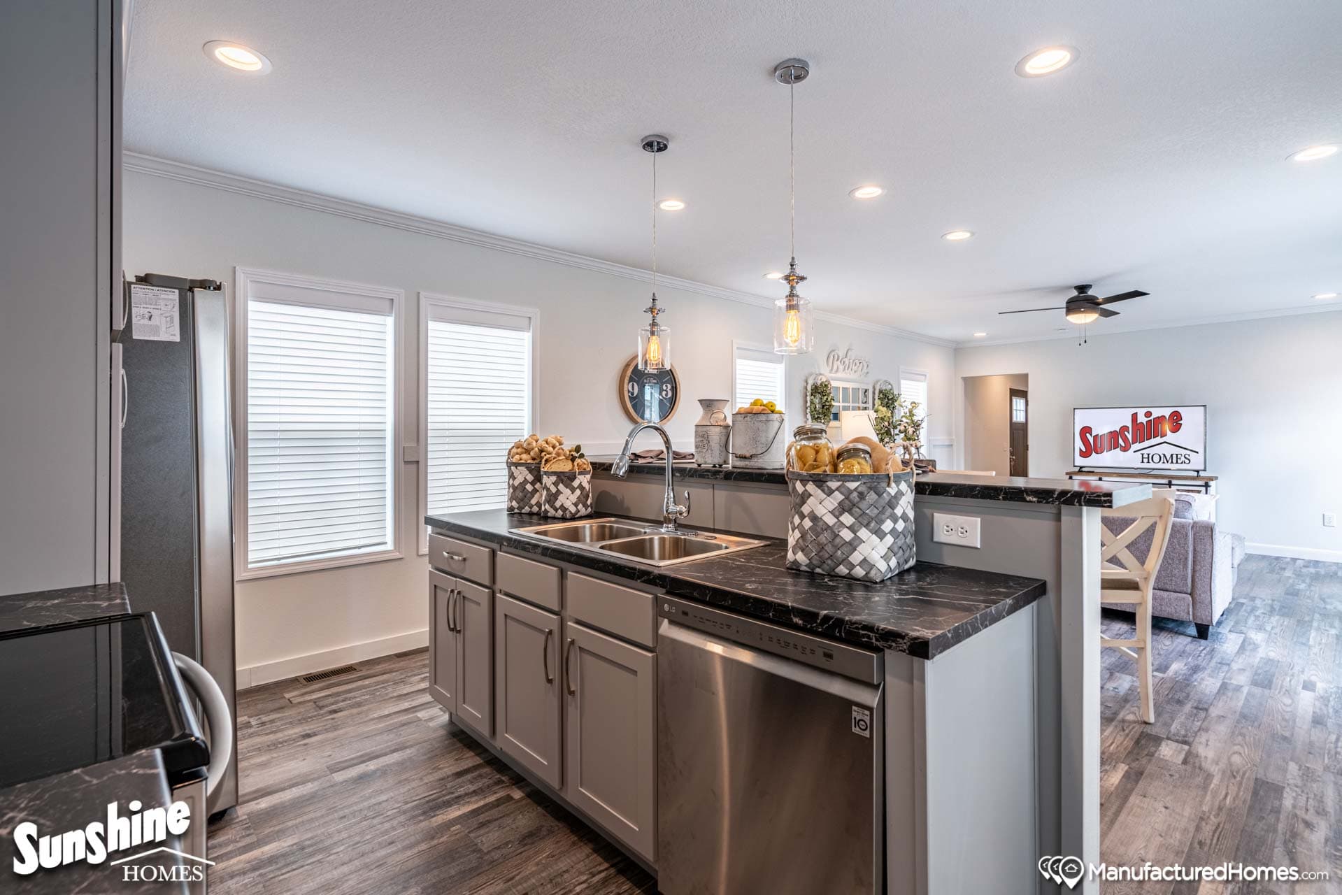 Pri1684-1021 kitchen home features