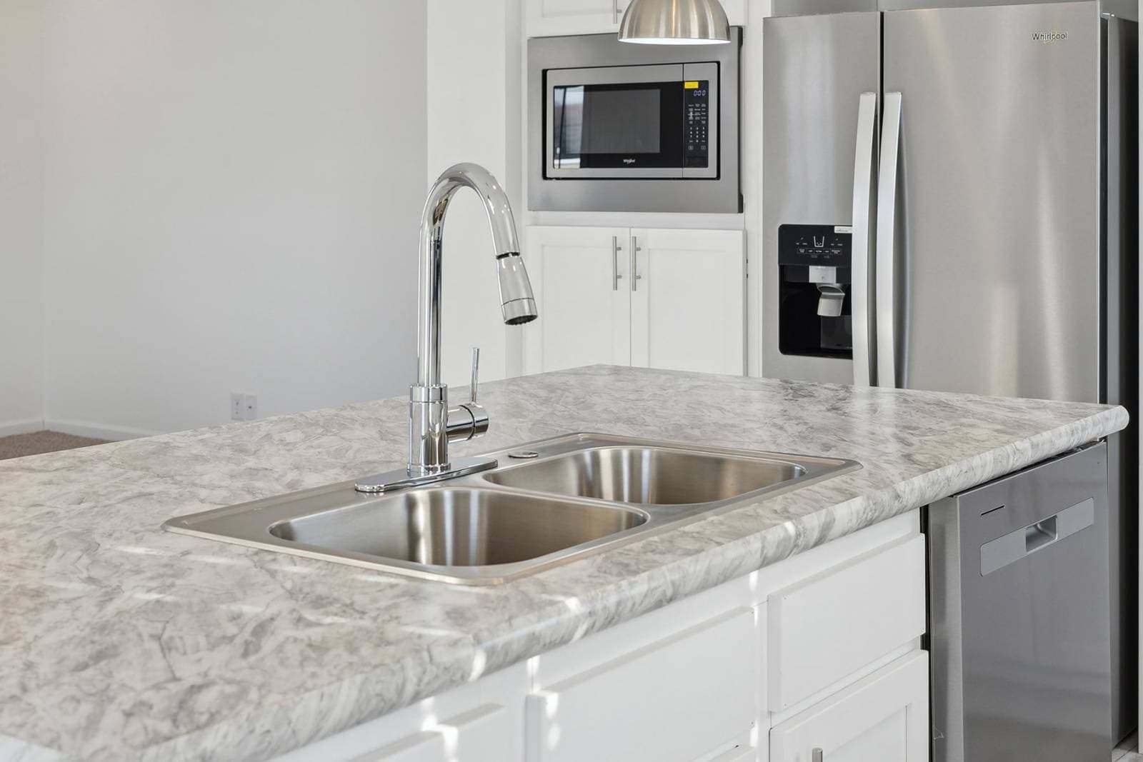 N682 kitchen home features