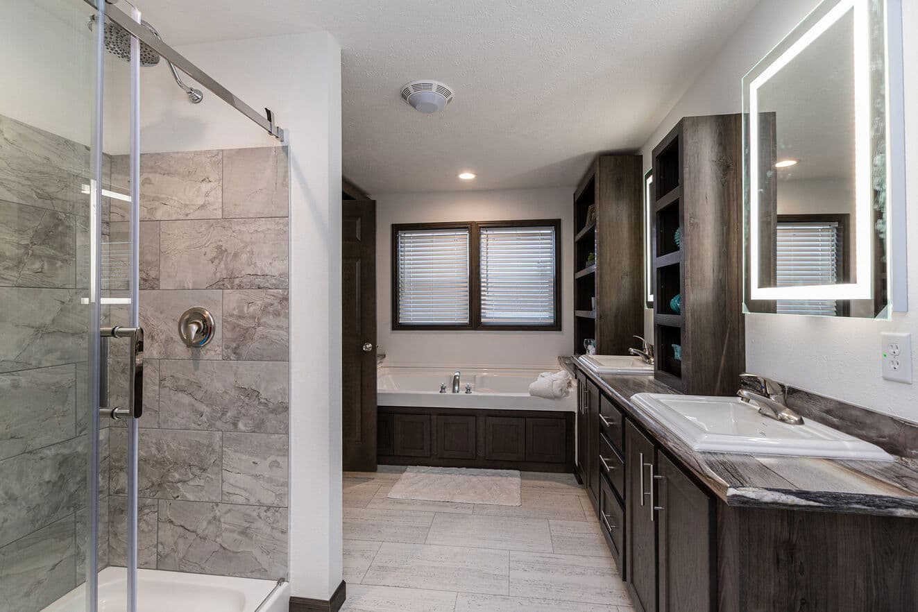 The lincoln 185010 bathroom home features