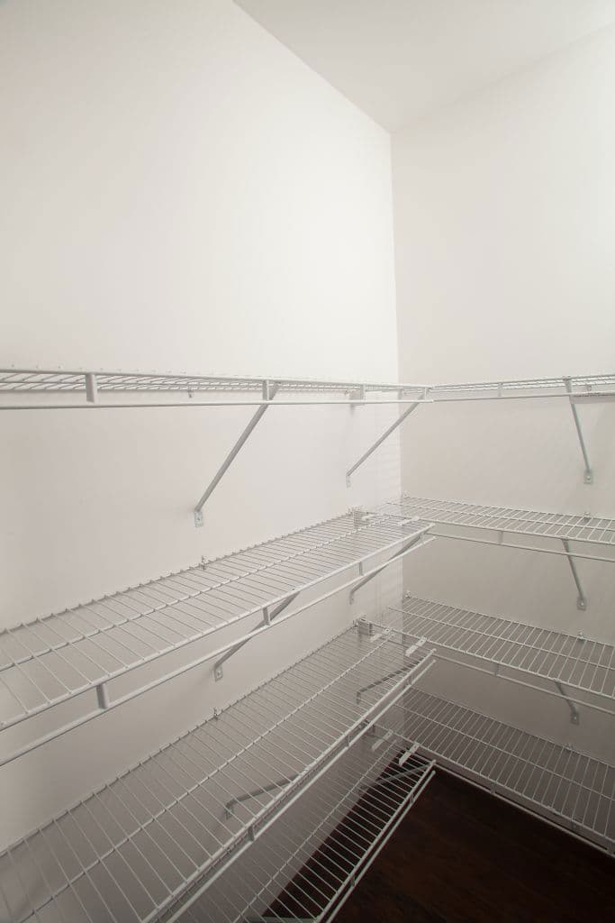 Ultra ranch 2p2402-x interior home features