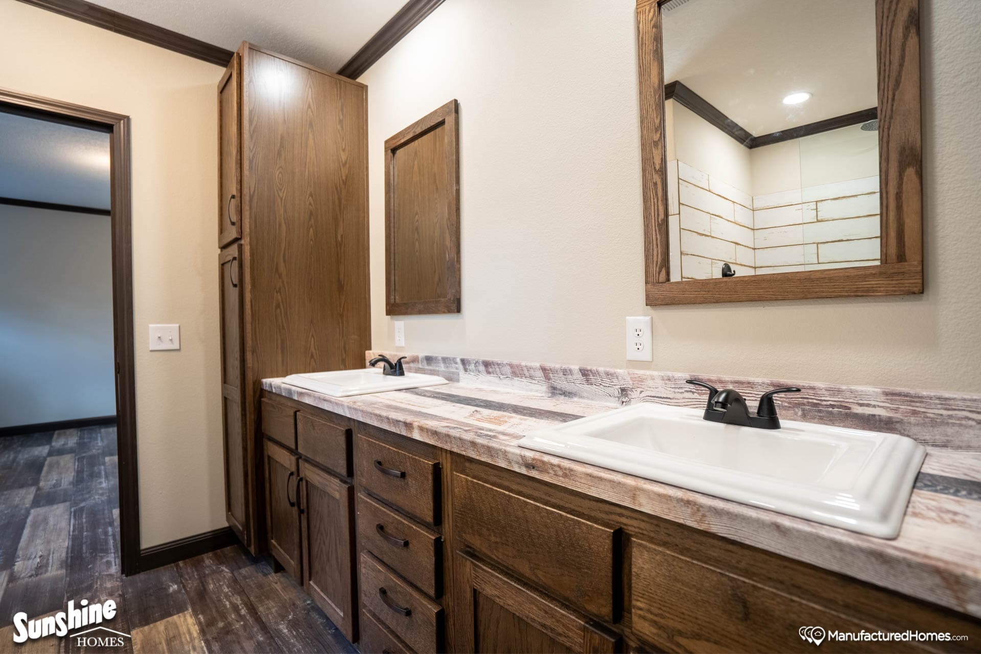 Pri3256-2061 bathroom home features