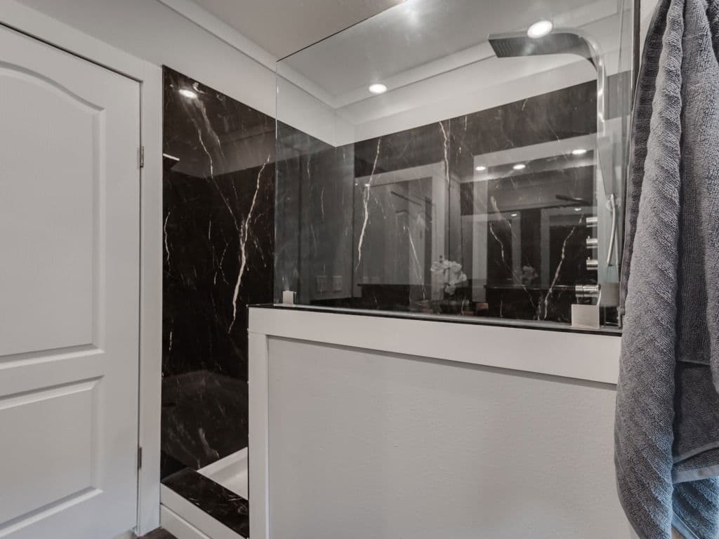 Answer house 28724a bathroom home features