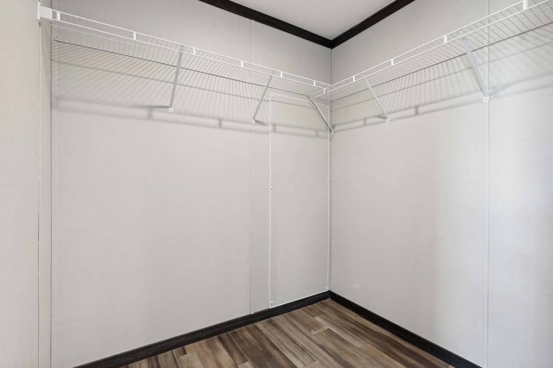 Clinch bathroom home features