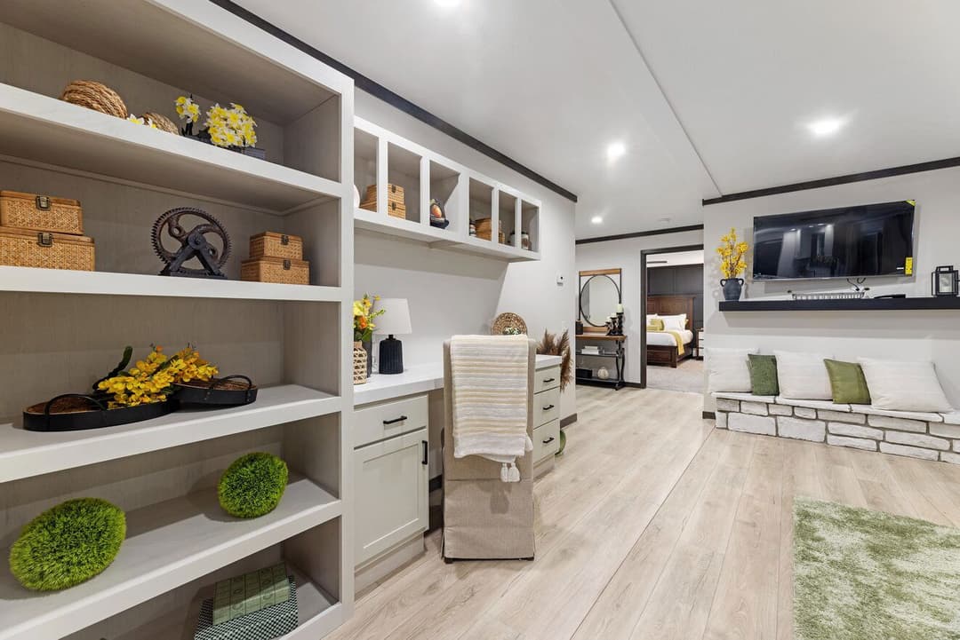 Houghton 24036 interior home features