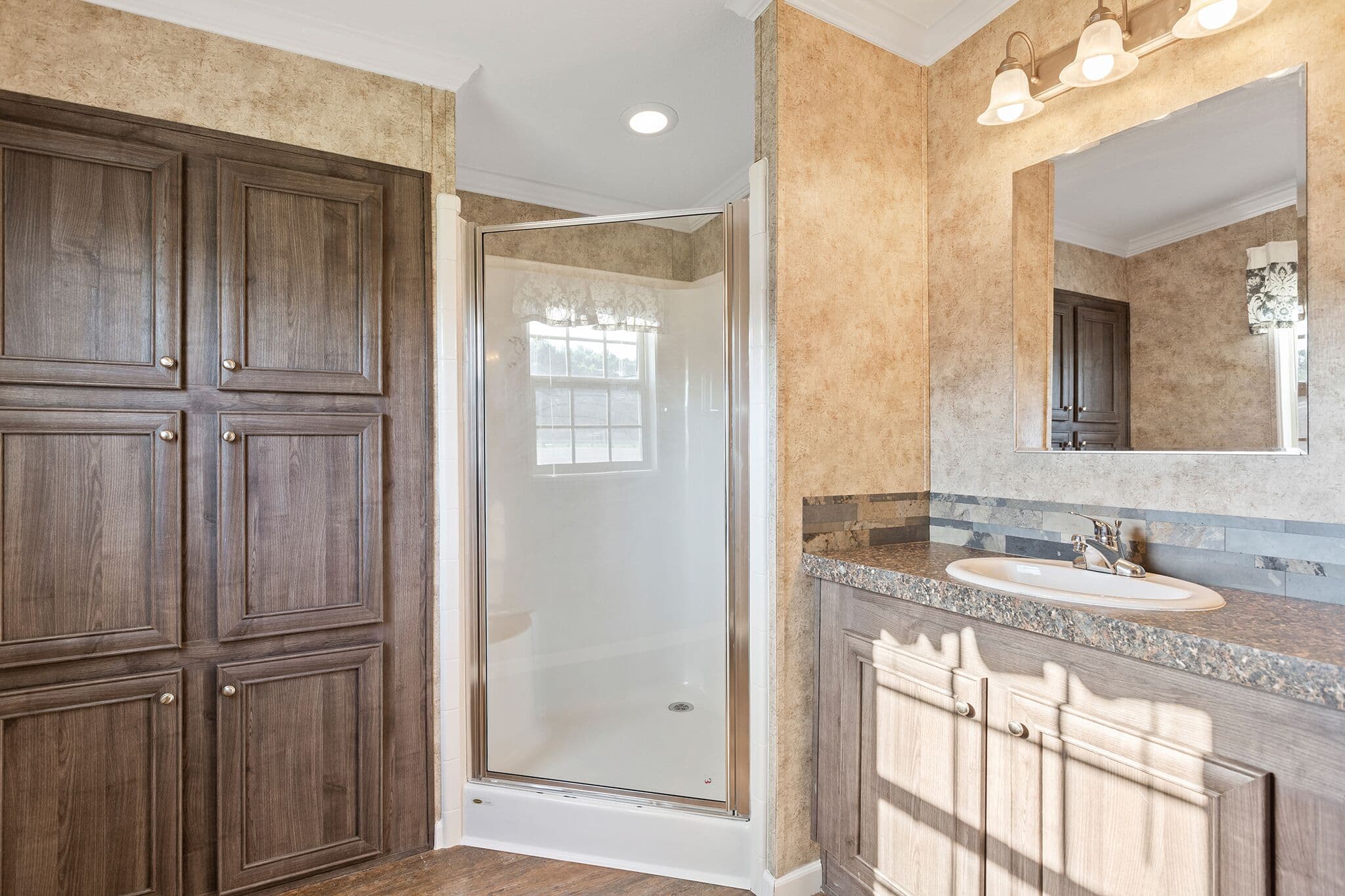 Taylor 2856 bathroom home features