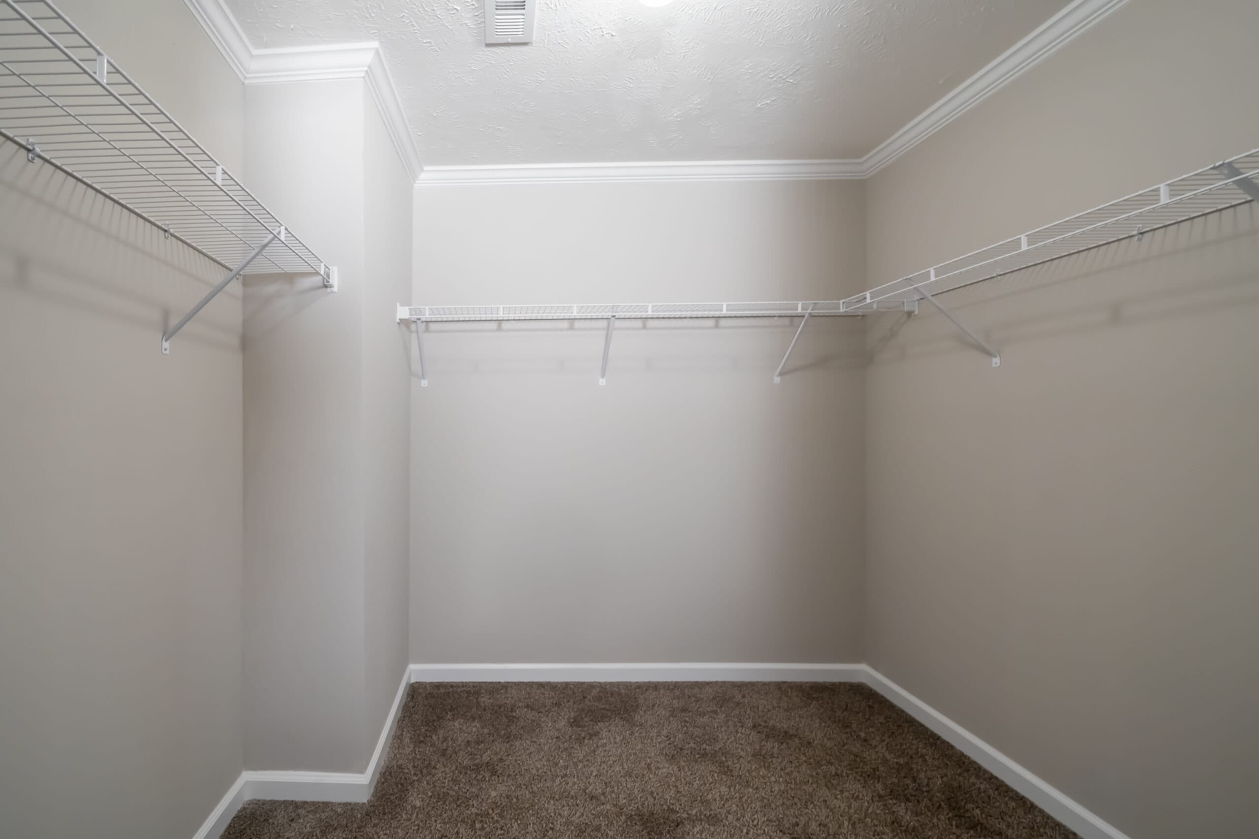 Md-54-32 the duke interior home features