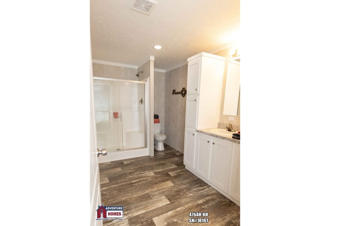 4764h-kh bathroom home features