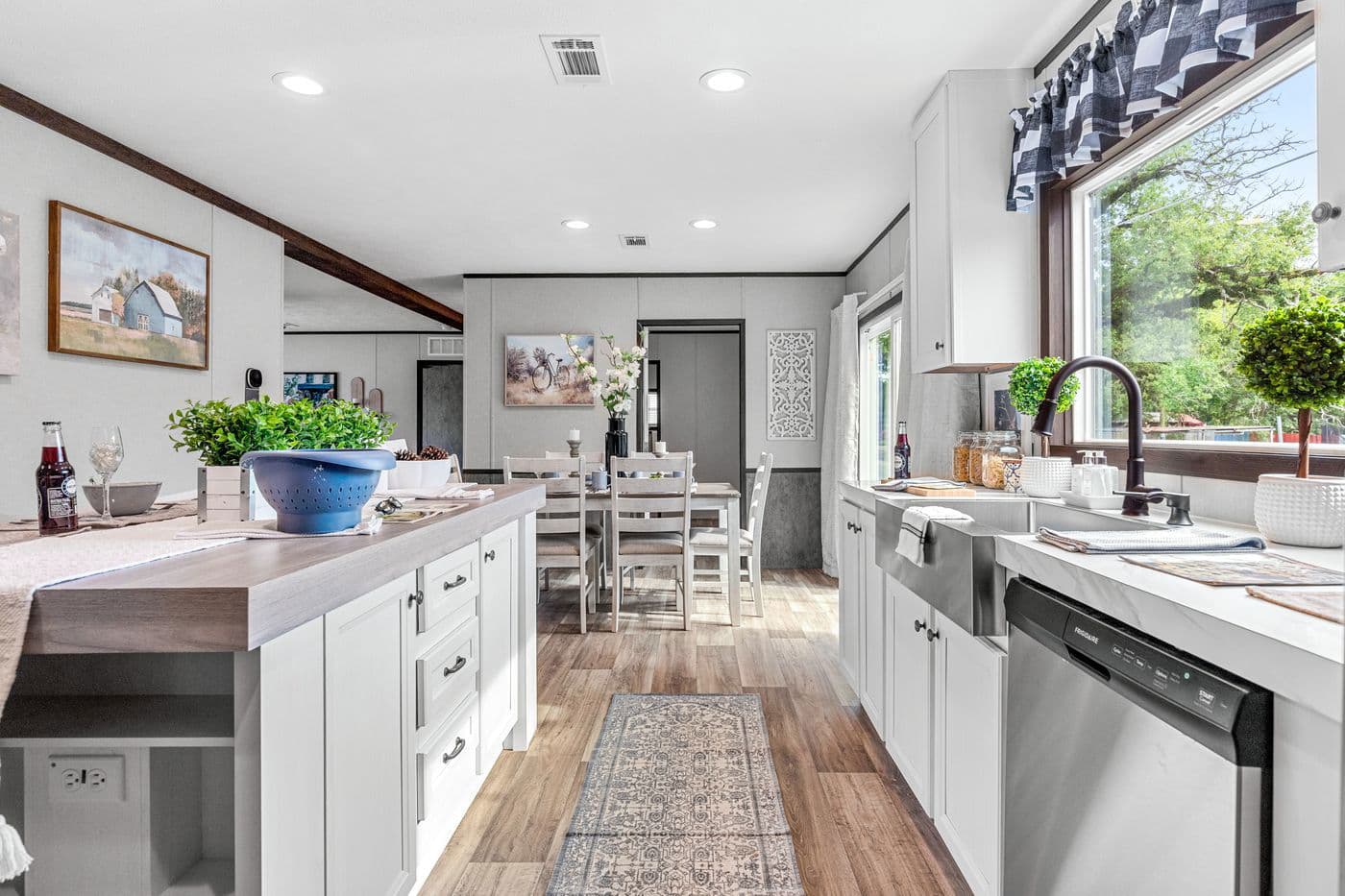 The anniversary 2.1 kitchen home features