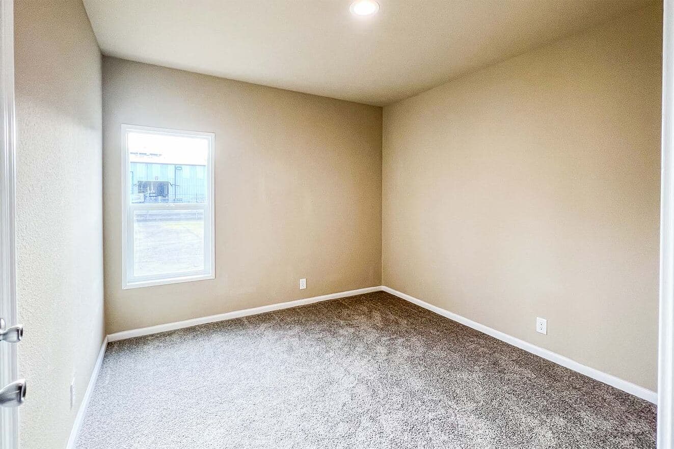 Evergreen 37624e bedroom home features