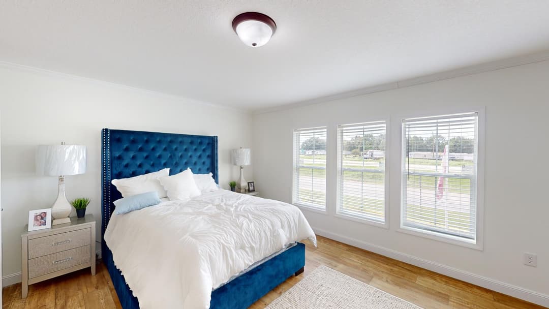 Pri3284-2010 bedroom home features