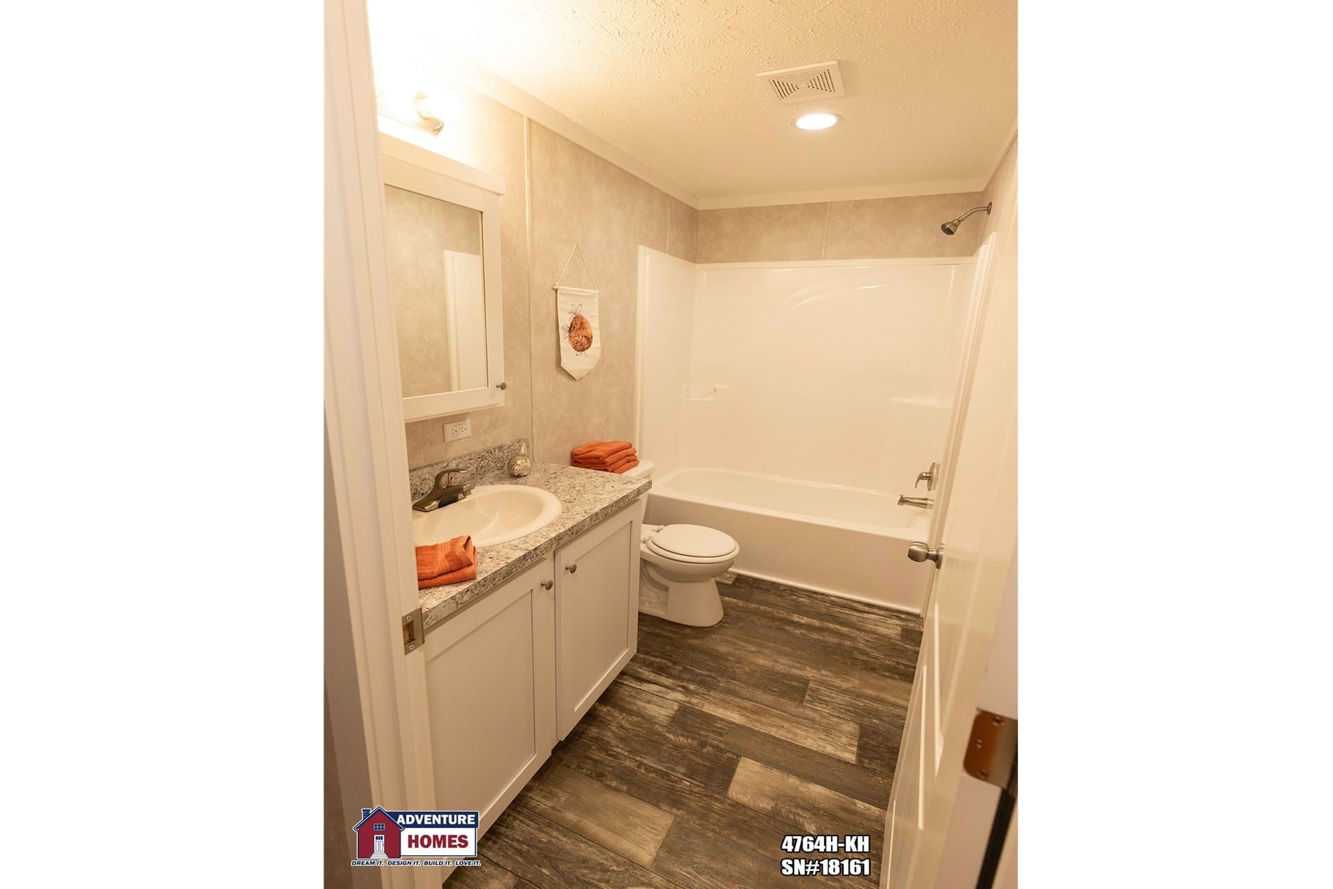 4764h-kh bathroom home features