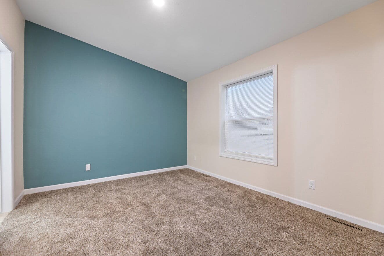 The timberlake with porch 193002 bedroom home features