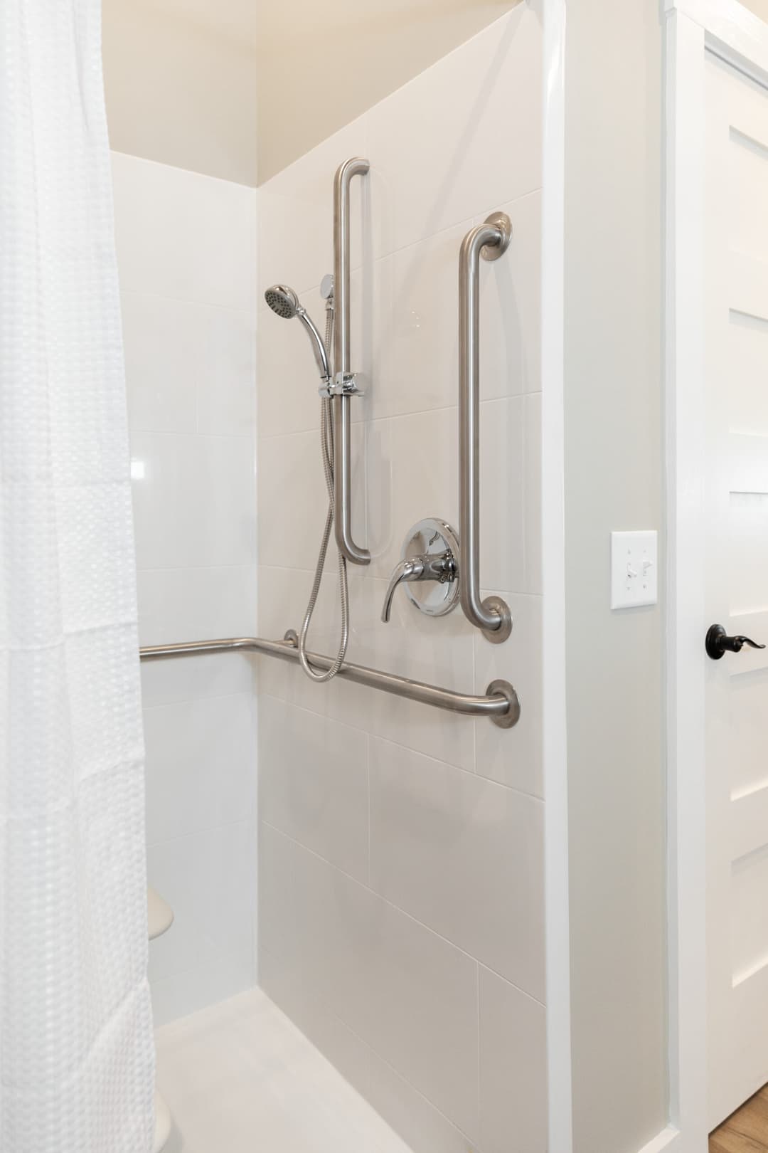 Blue springs bathroom home features