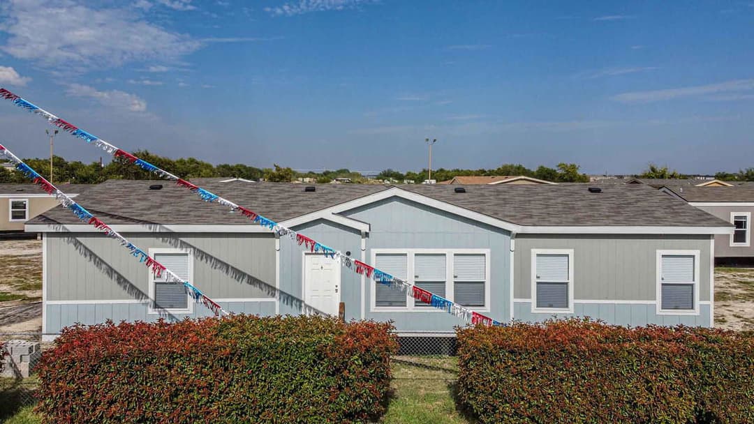 Urban homestead 28563c exterior home features