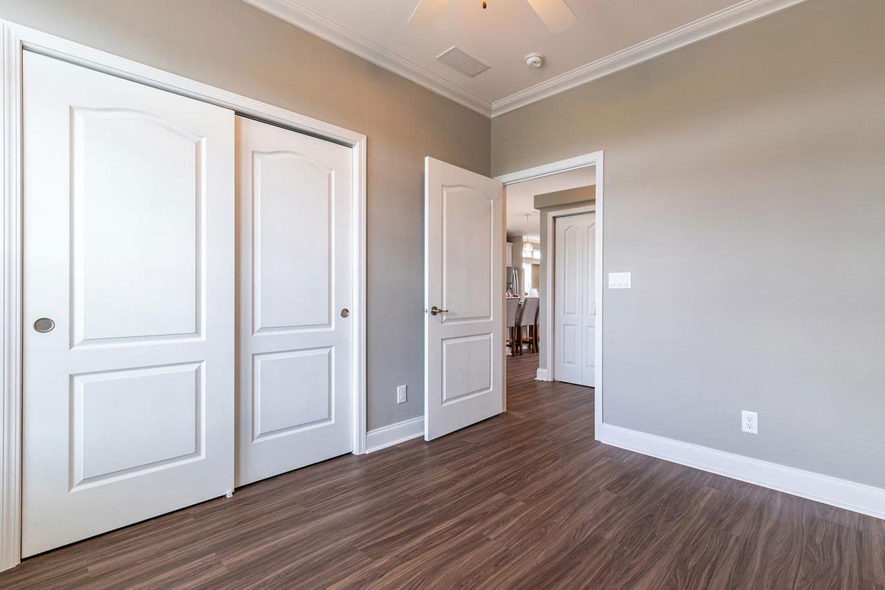 Silver springs 5077 bedroom home features