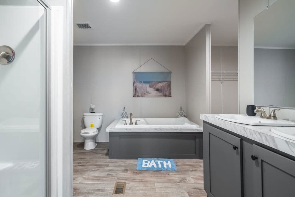 The eagle 60 bathroom home features