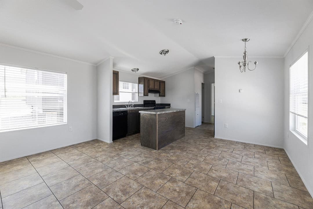 Emerald 16723a interior home features