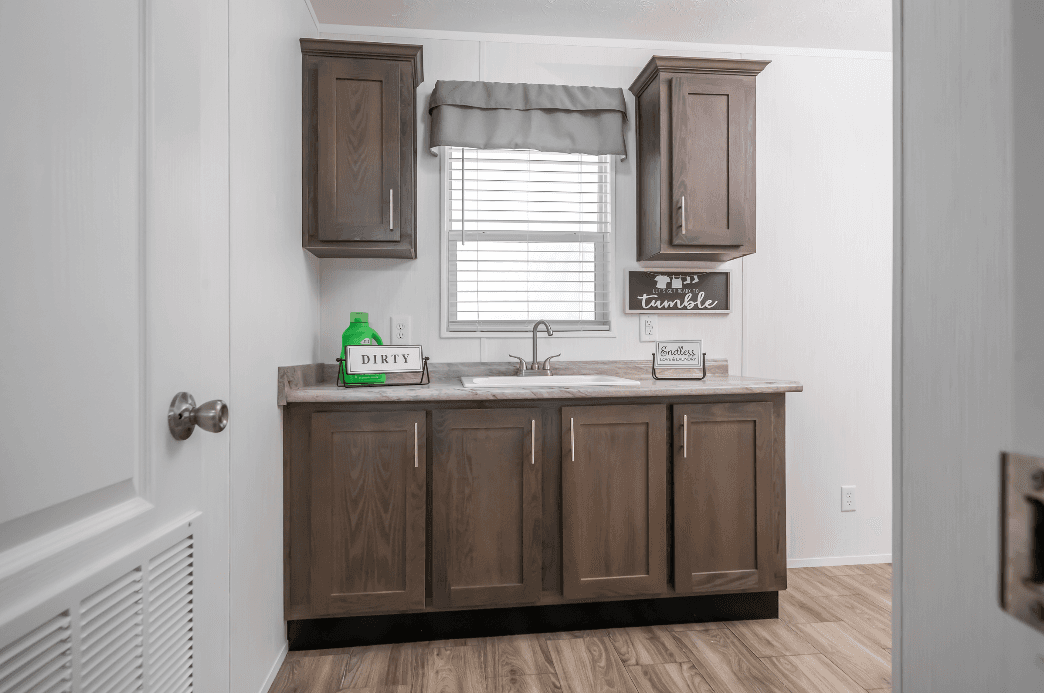 Md-60-32 dakota interior home features