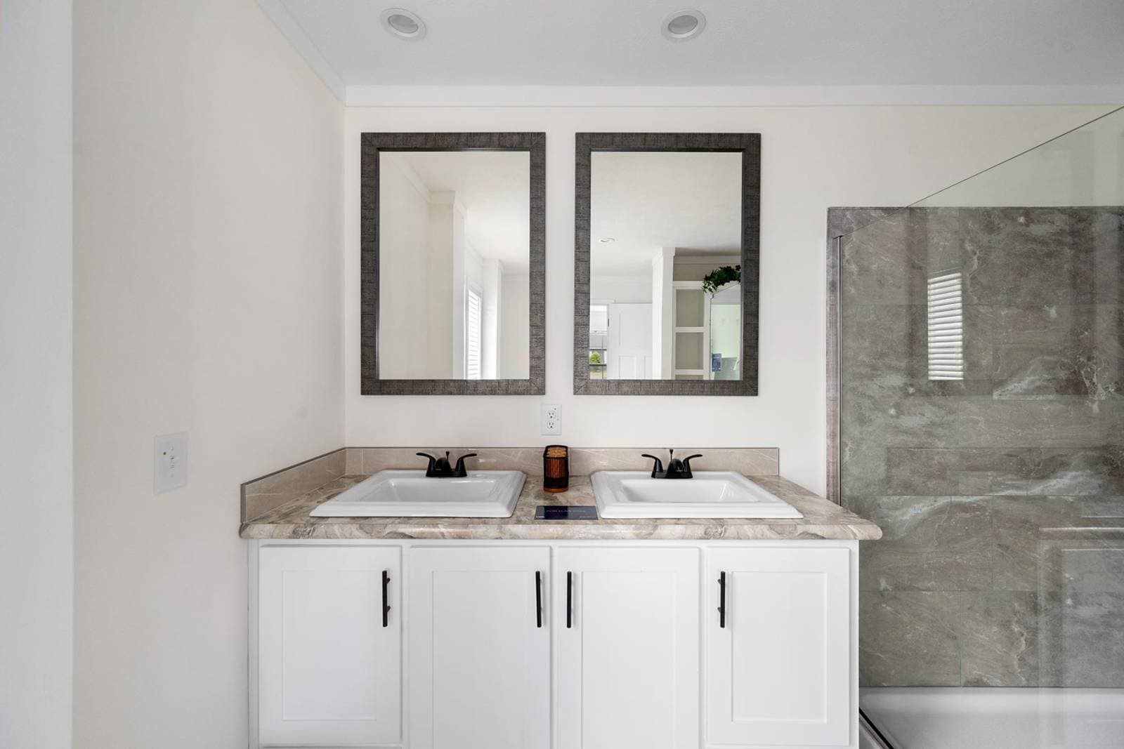 East point - elevate 52 bathroom home features