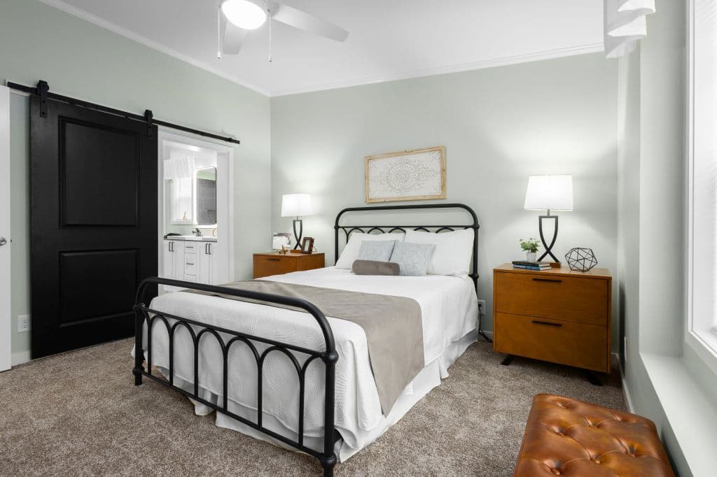 3w1501-p bedroom home features