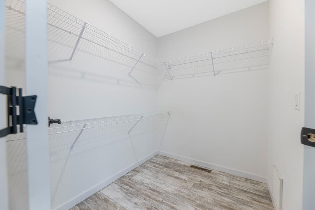 The mille lacs 184051 interior home features