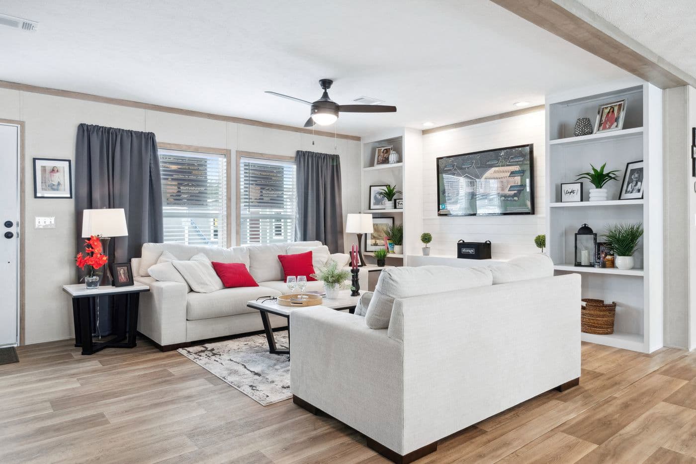 The real deal interior home features