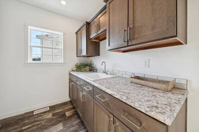 Pinot interior home features