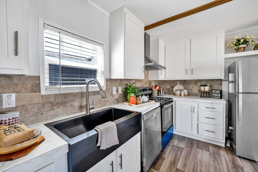 Pinnacle 16763a kitchen home features