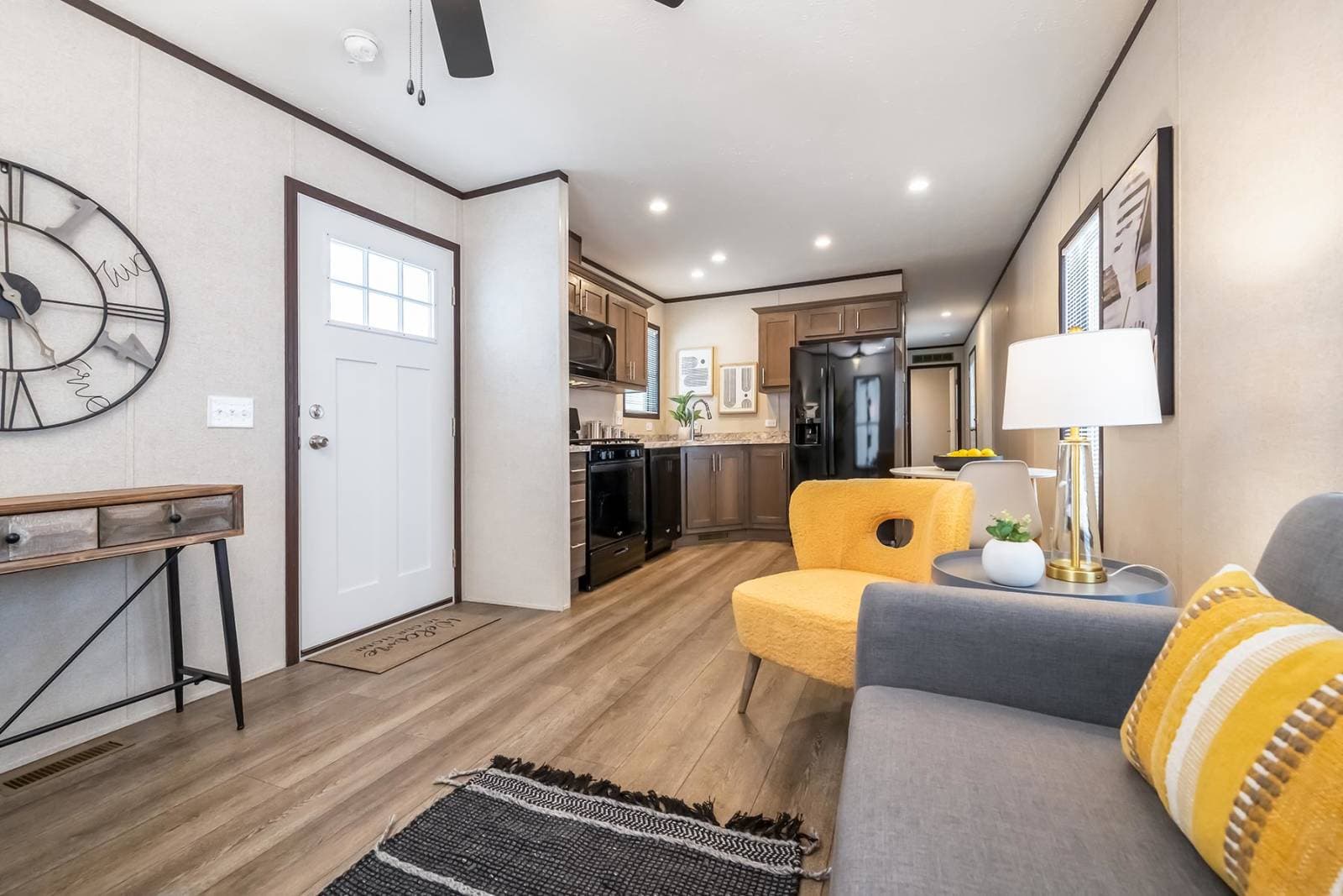 C601 interior home features