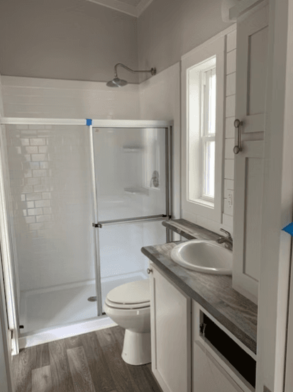 Hummingbird bathroom home features