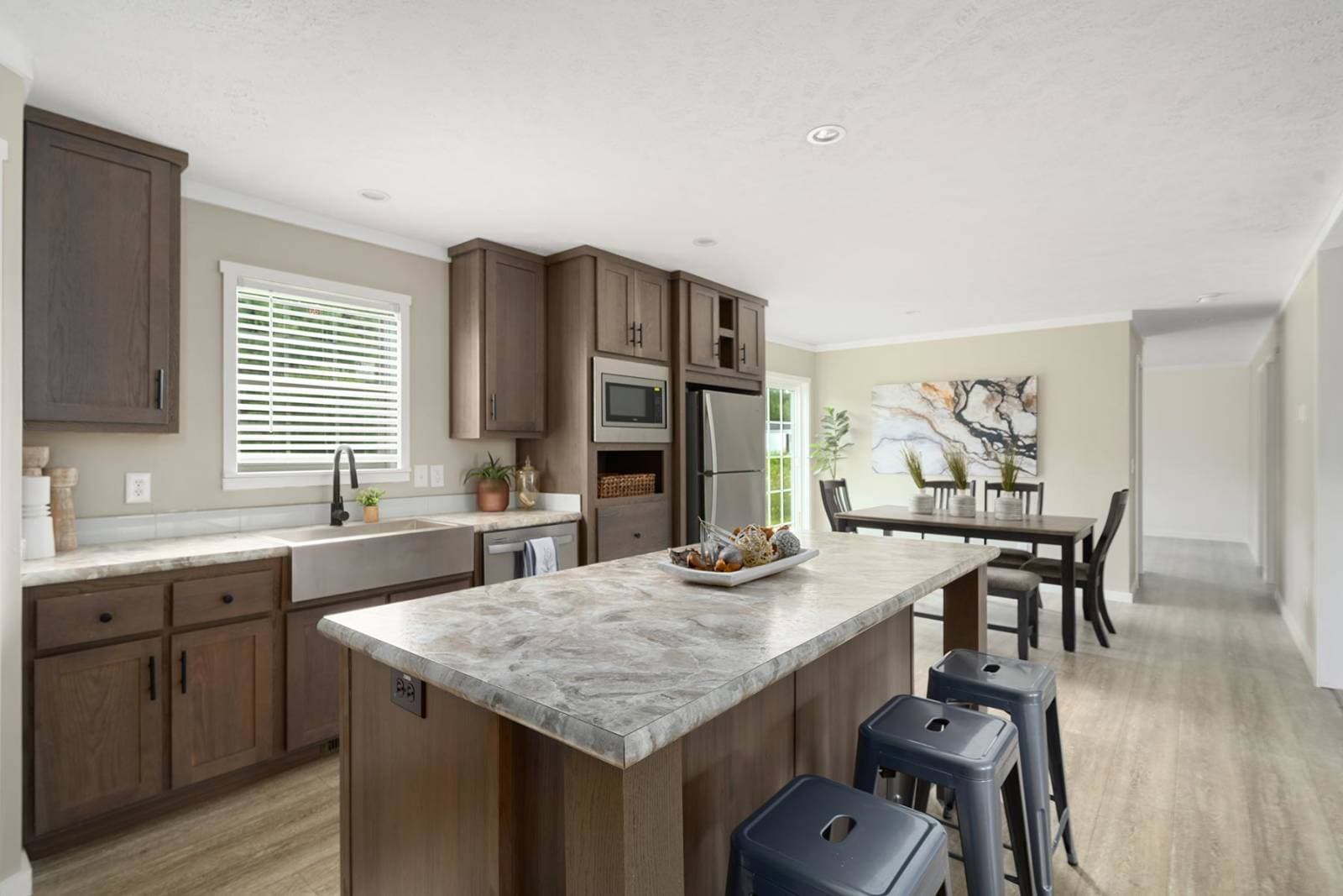 Pursuit kitchen home features