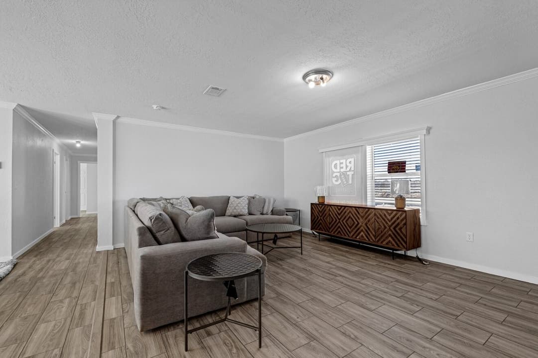 Topaz 28764a interior home features