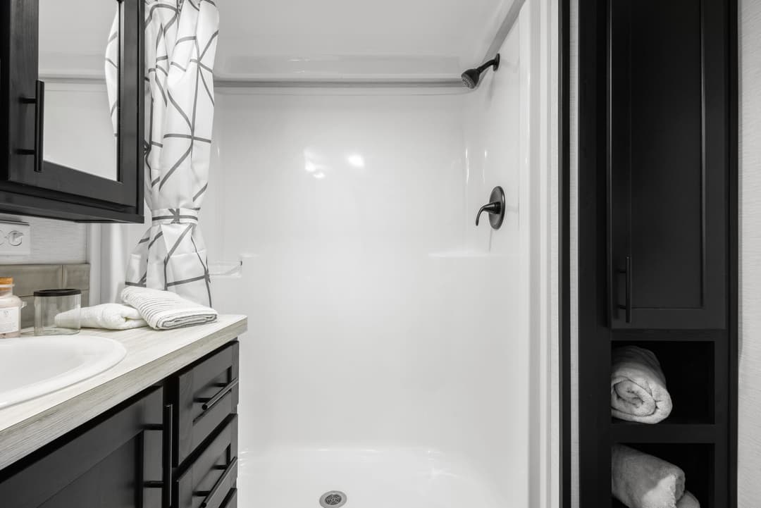 Lakeside 8104bk bathroom home features