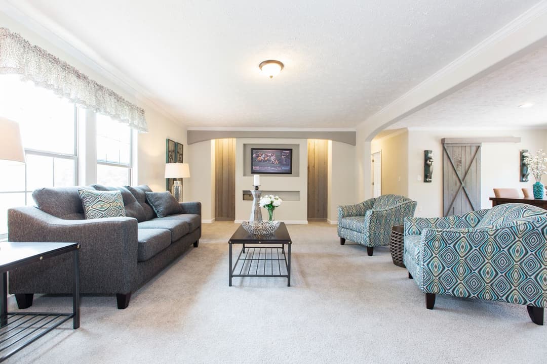 Woodbridge i interior home features