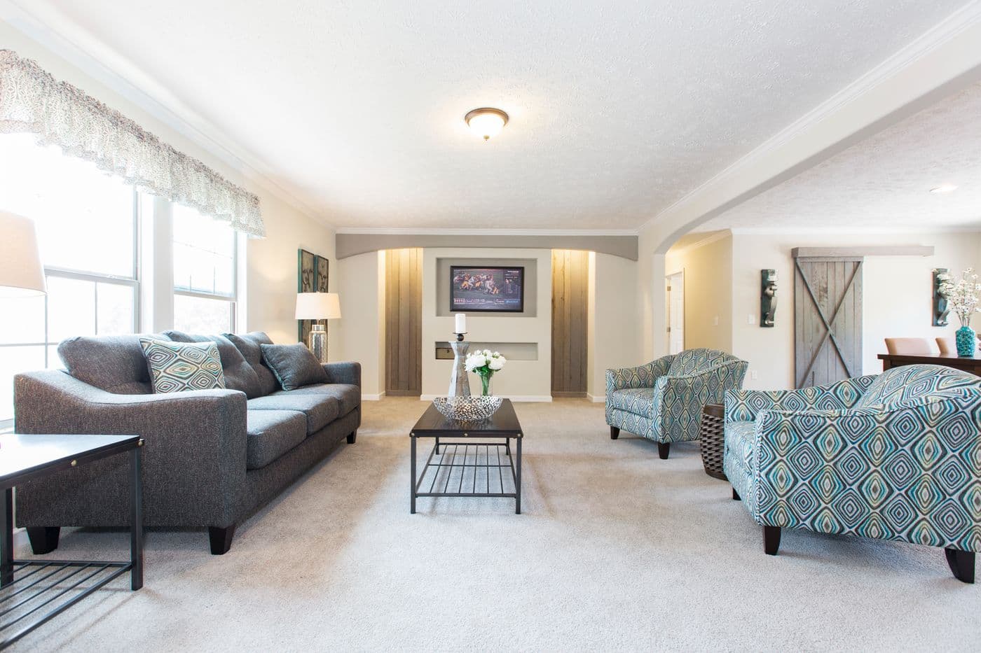 Woodbridge i interior home features