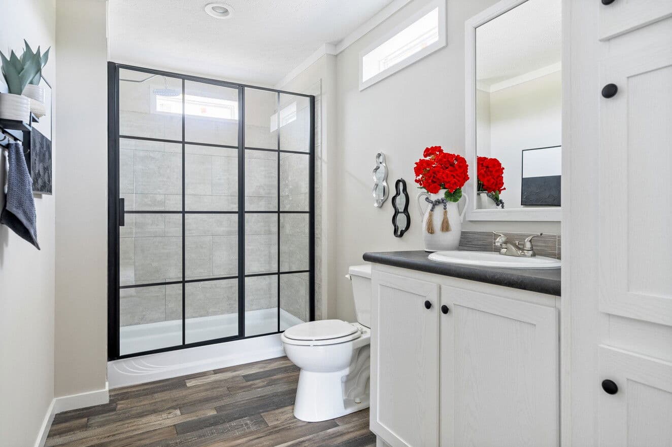 Uproar 28483u bathroom home features