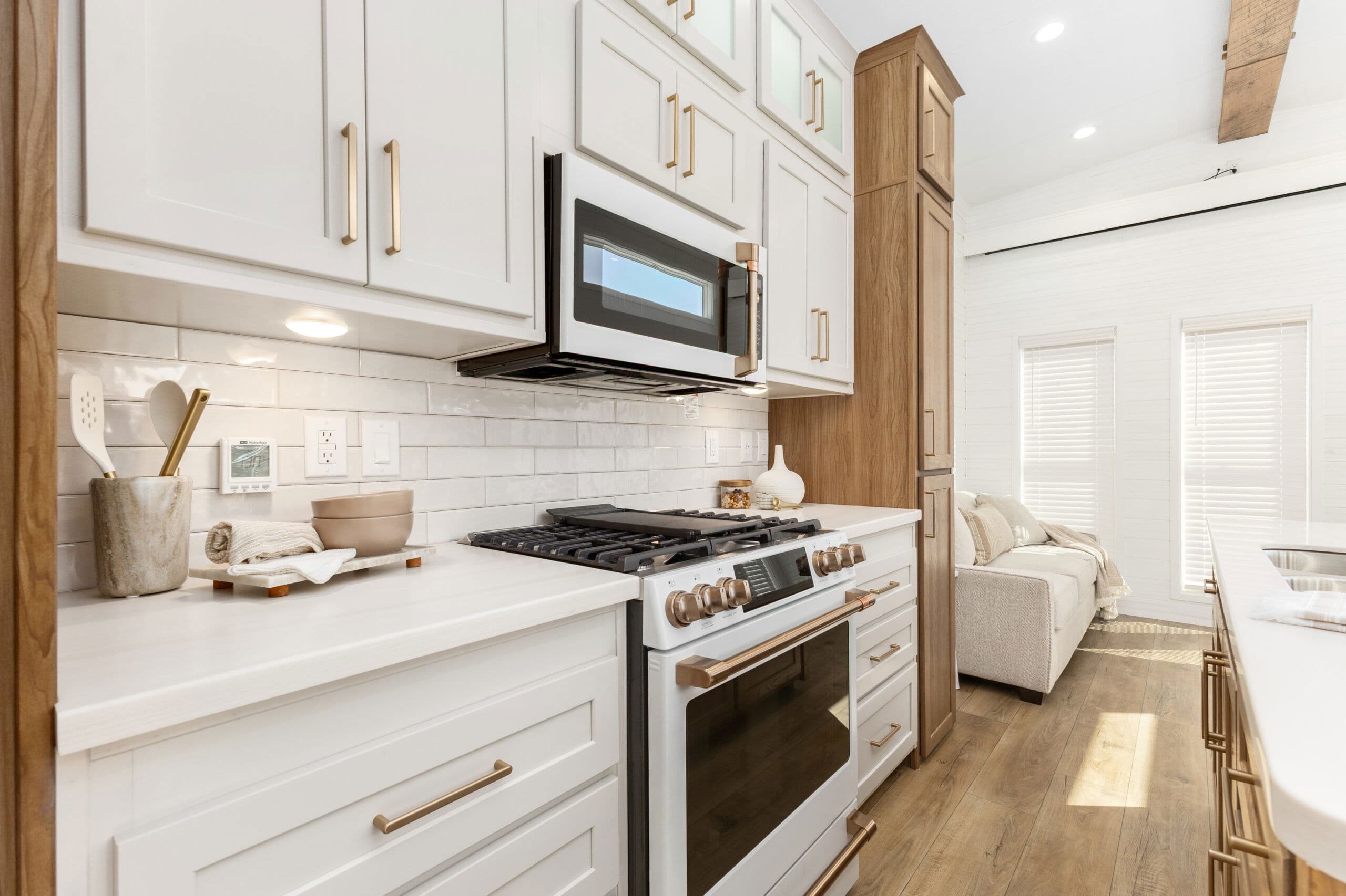 Island 6449 kitchen home features