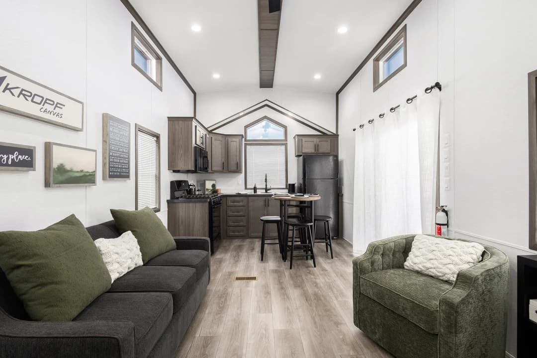 Canvas 7001 interior home features