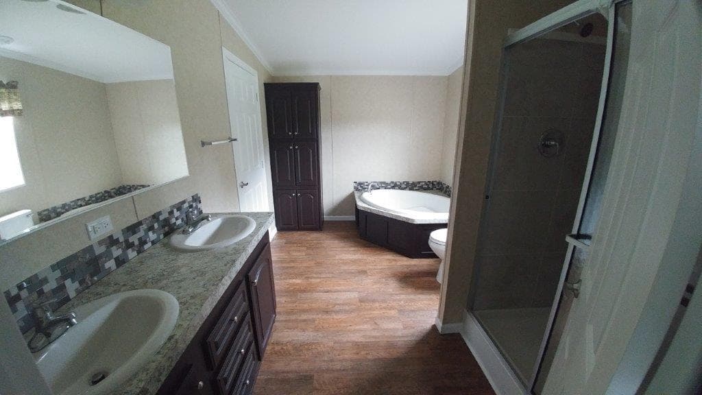 Brandon 2866 ith optional kitchen bathroom home features